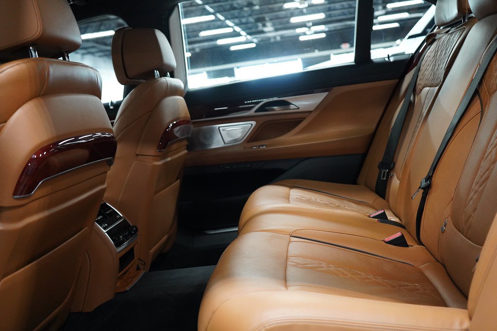 Used 2022 BMW ALPINA B7 xDrive w/ Luxury Rear Seating Package AWD/4WD image 14
