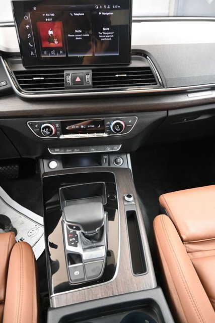 Used 2024 Audi Q5 2.0T Premium w/ Convenience Package AWD/4WD image 29