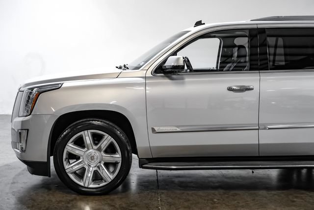 Used 2015 Cadillac Escalade Luxury AWD/4WD image 15