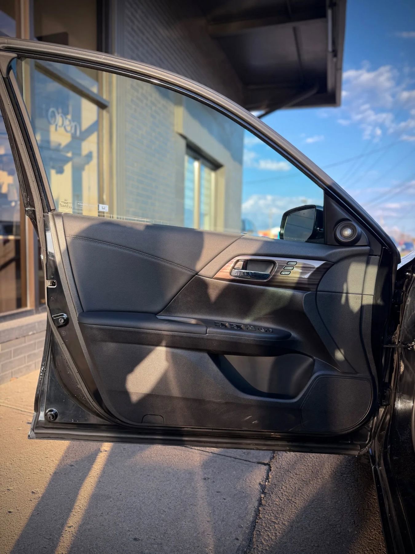 Used 2017 Honda Accord EX-L image 7