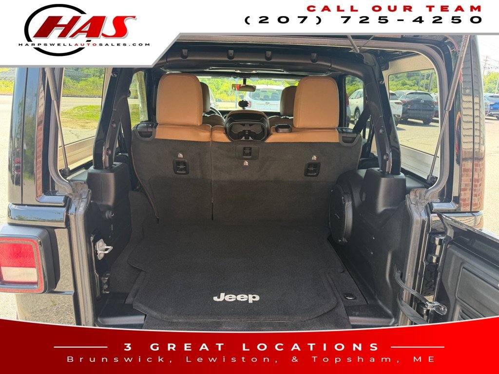 Used 2023 Jeep Wrangler Unlimited Sahara w/ Cold Weather Group AWD/4WD image 12