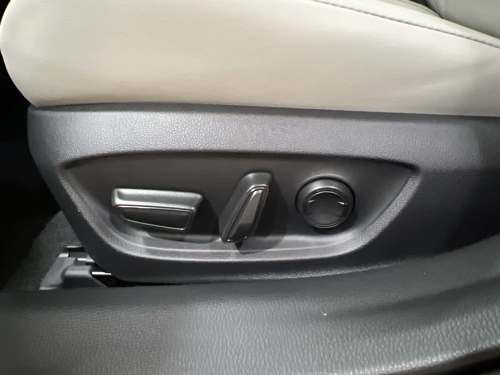 New 2026 Toyota Prius XLE image 15