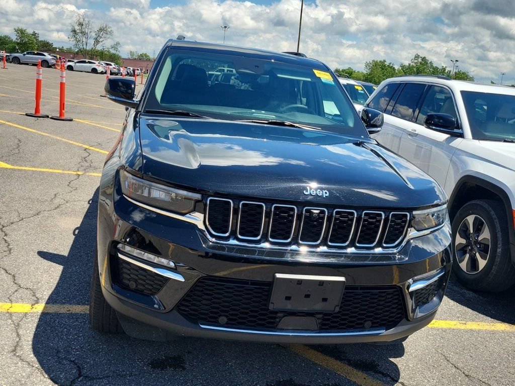 Used 2023 Jeep Grand Cherokee 4WD 4xe w/ Luxury Tech Group II image 10