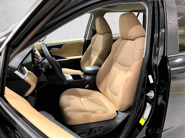 Used 2022 Toyota RAV4 XLE w/ Convenience Package FWD image 27
