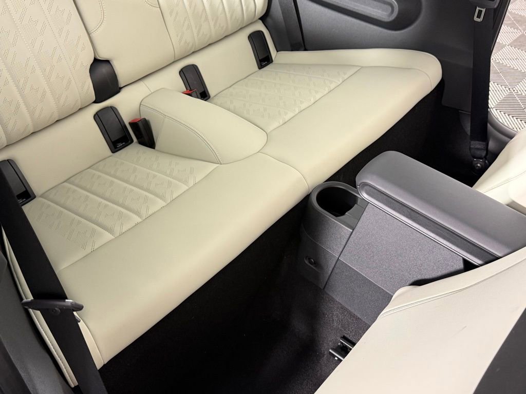 Certified 2025 MINI Cooper 2-Door Hardtop image 23