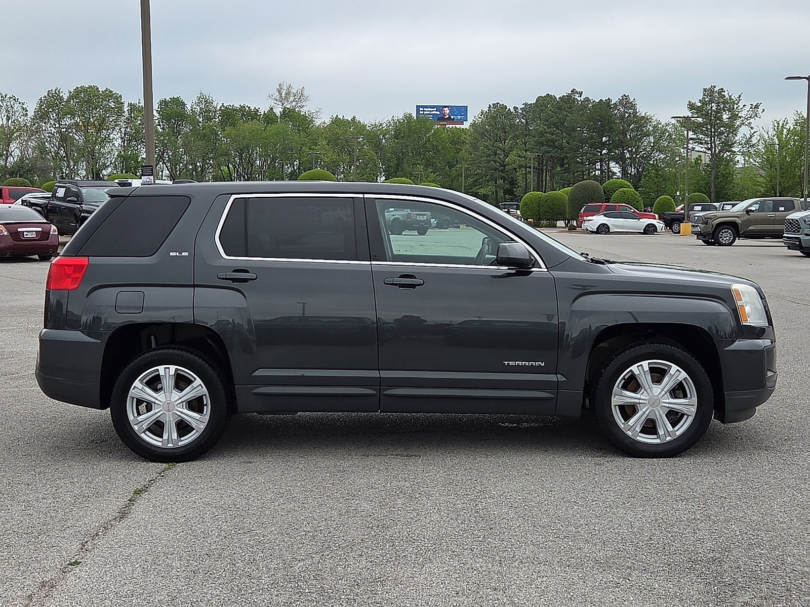 Used 2017 GMC Terrain SLE FWD image 6