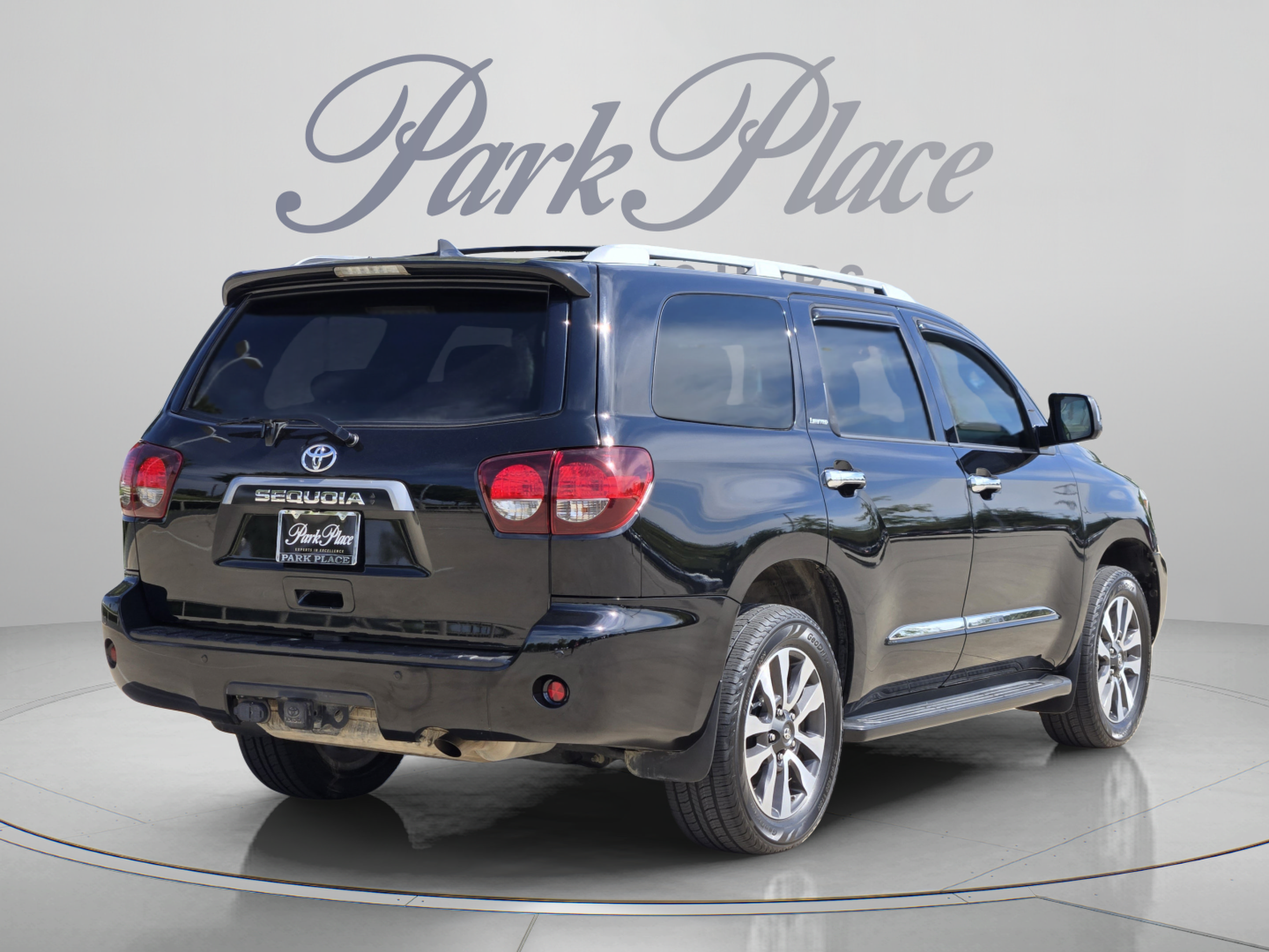 Used 2020 Toyota Sequoia Limited w/ Safety & Convenience Package AWD/4WD image 5