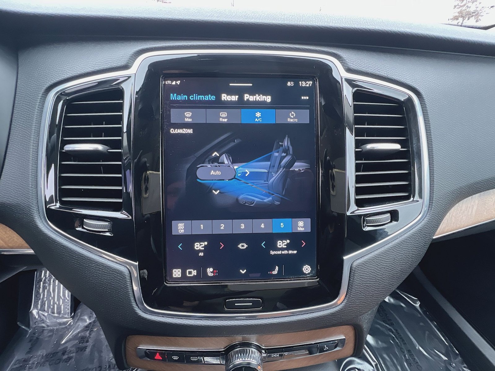 Used 2024 Volvo XC90 B5 Plus w/ Protection Package image 21