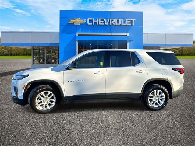 Used 2023 Chevrolet Traverse LS image 3
