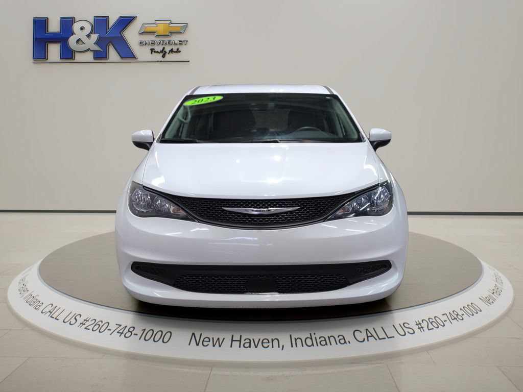 Used 2023 Chrysler Voyager LX FWD image 2