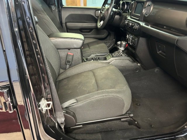 Used 2019 Jeep Wrangler Unlimited Sahara image 15