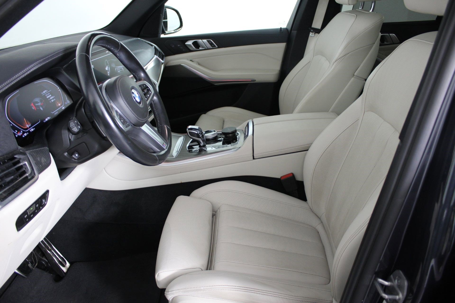 Used 2026 BMW X5 sDrive40i w/ M Sport Package RWD image 4