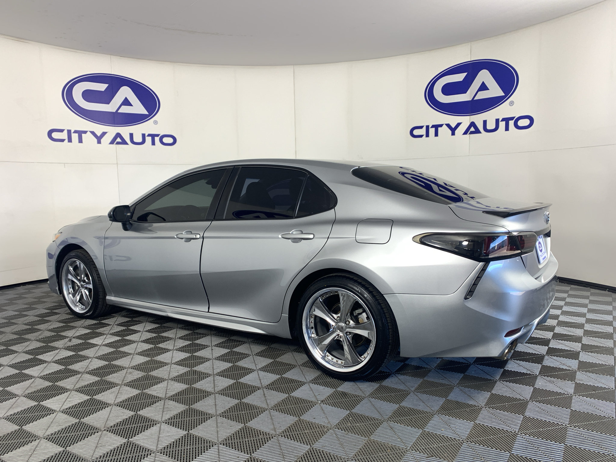 Used 2018 Toyota Camry SE FWD image 5