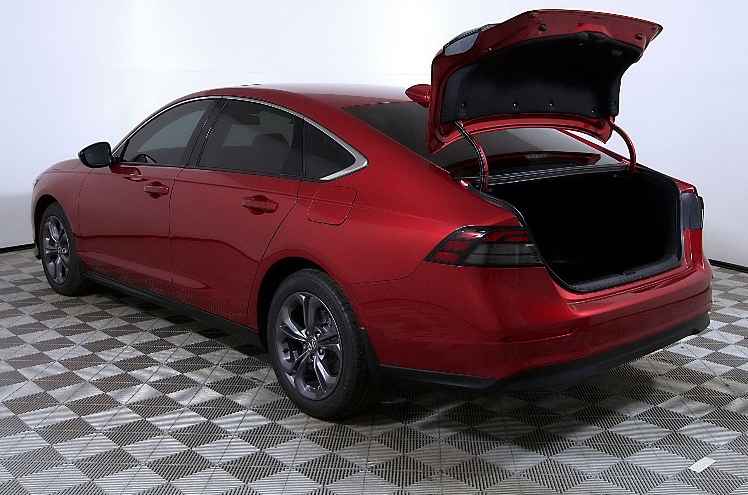 Used 2023 Honda Accord EX image 11
