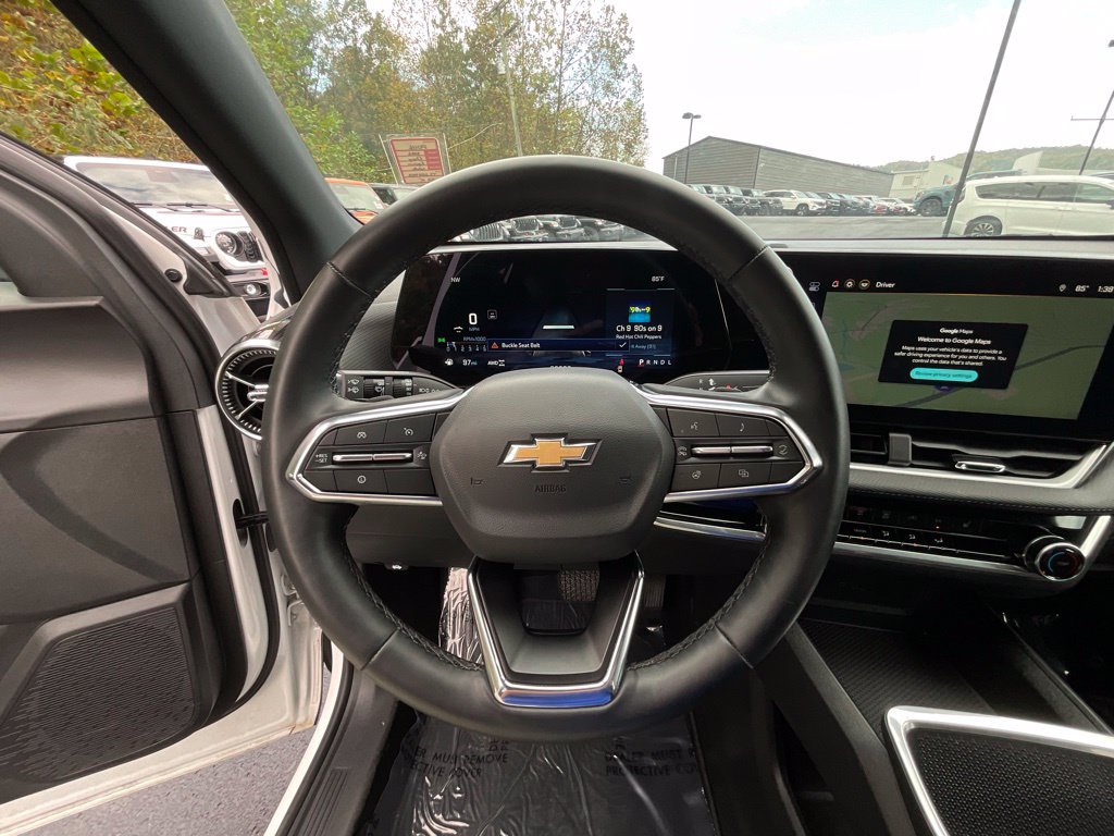 Used 2026 Chevrolet Equinox LT AWD/4WD image 10