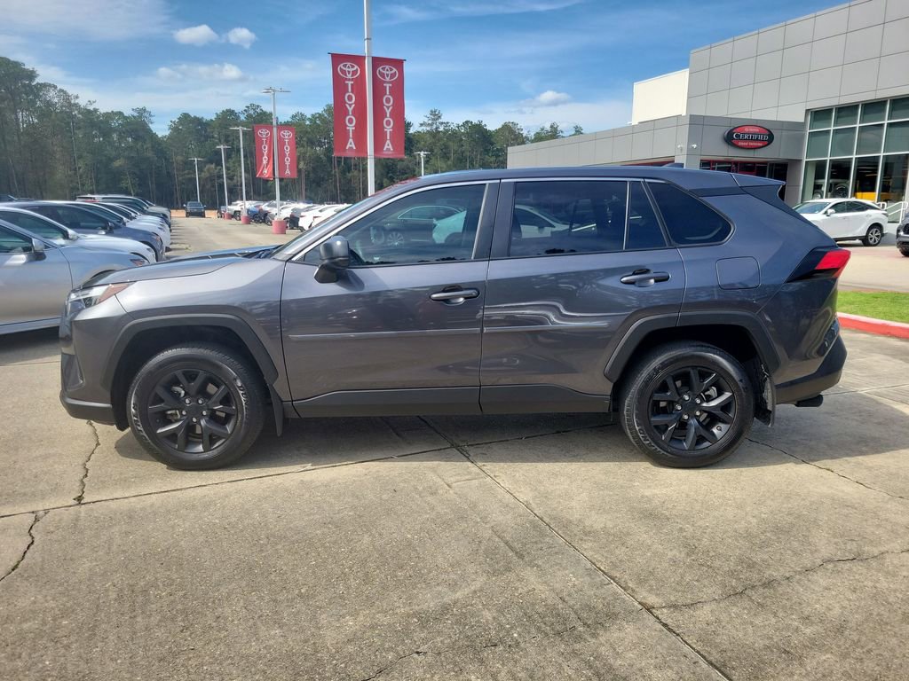 Used 2024 Toyota RAV4 LE FWD video 2