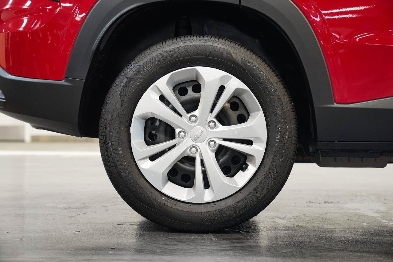 Used 2026 Chevrolet Trax LS FWD image 12