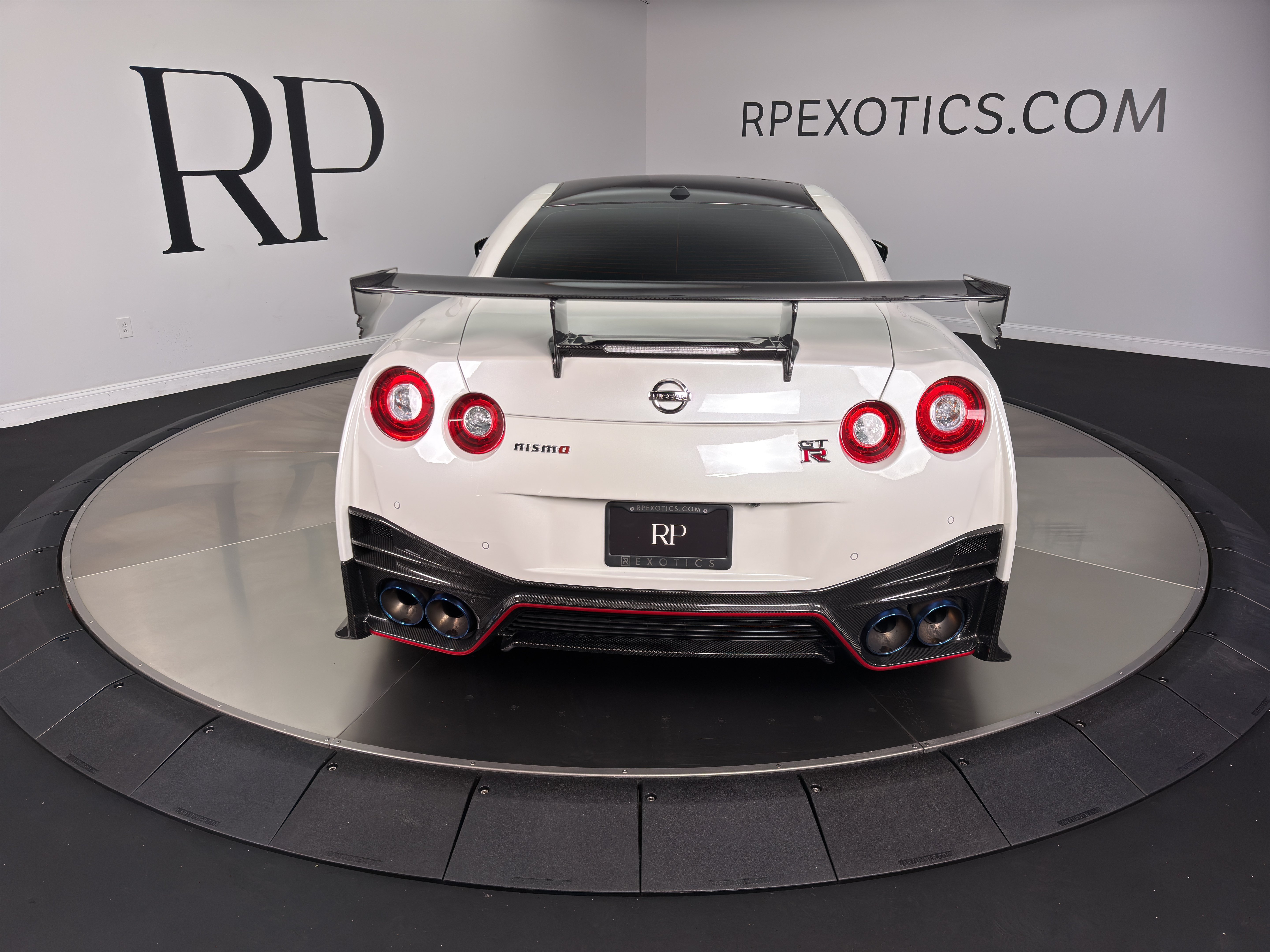 Used 2021 Nissan GT-R NISMO AWD/4WD image 8