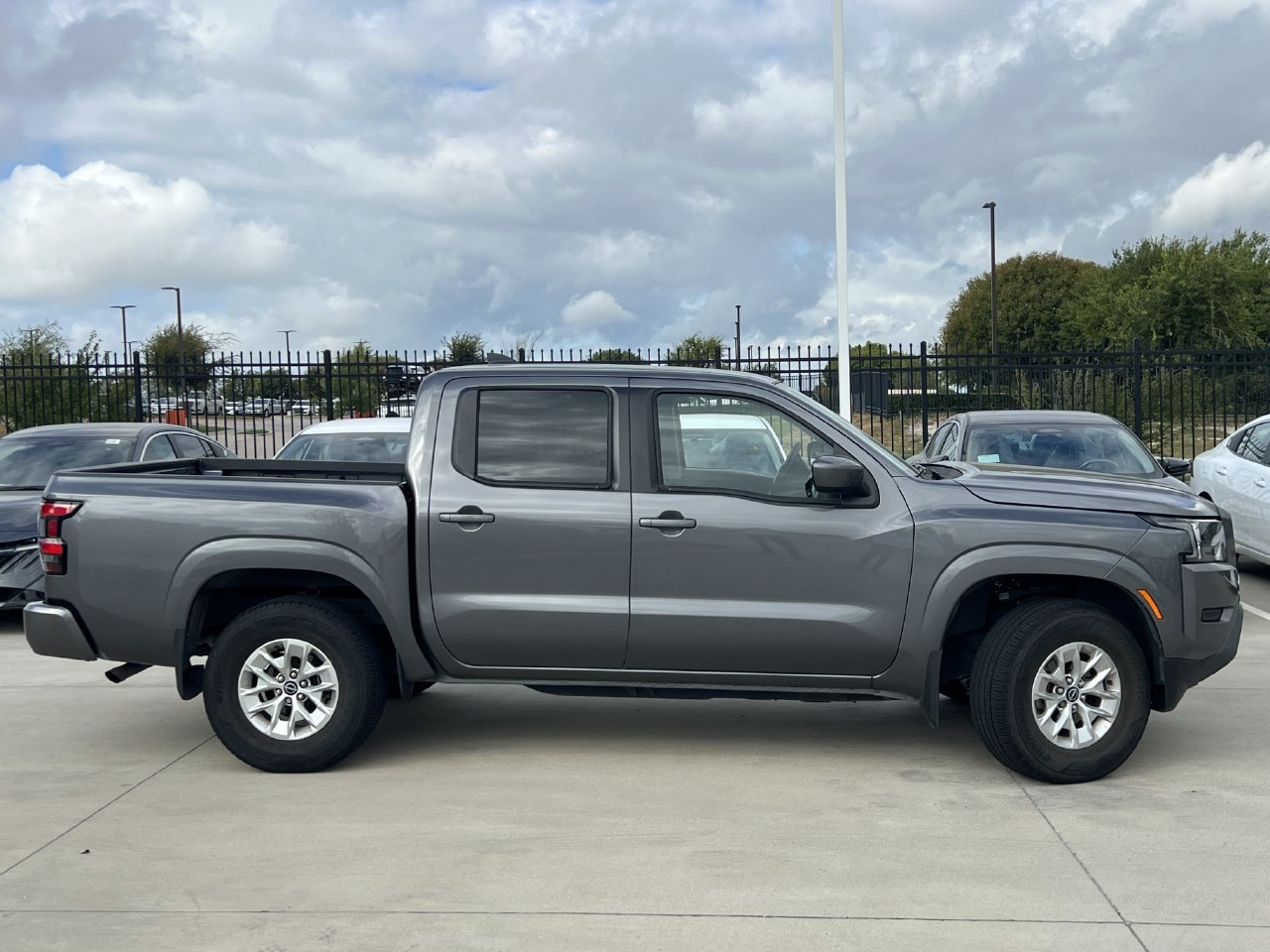 Used 2024 Nissan Frontier SV w/ Technology Package AWD/4WD image 3