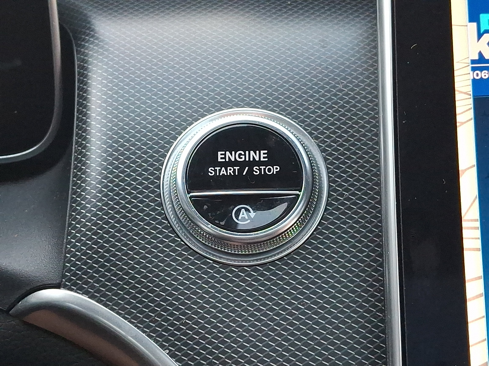 Used 2024 Mercedes-Benz GLC 300 4MATIC image 24