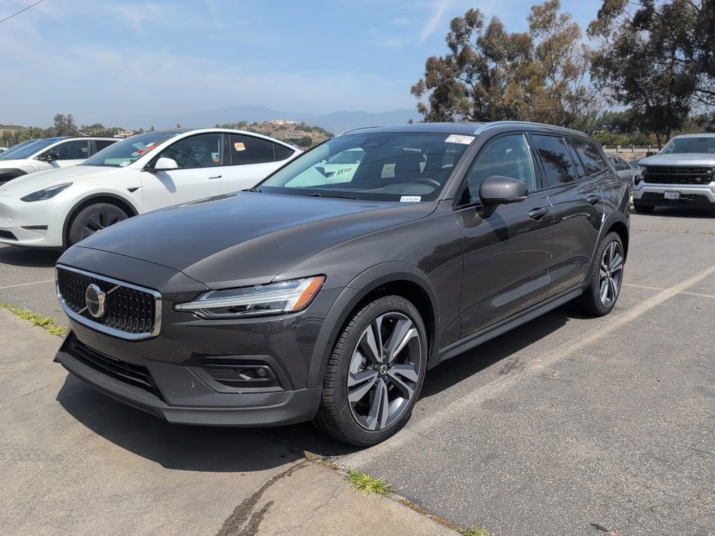 Used 2025 Volvo V60 B5 Cross Country Plus