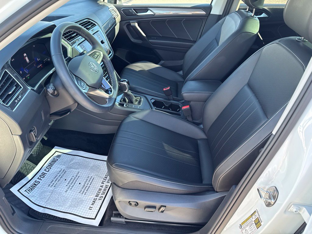Used 2024 Volkswagen Tiguan SE w/ Panoramic Sunroof Package FWD image 13
