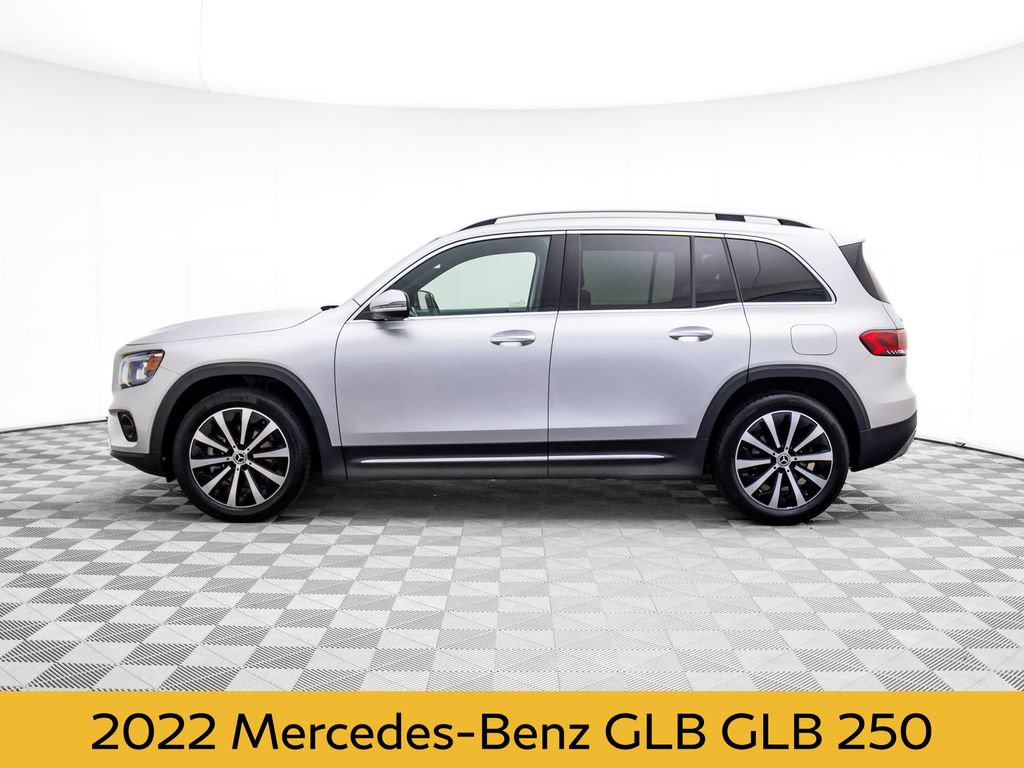 Used 2022 Mercedes-Benz GLB 250 4MATIC image 2