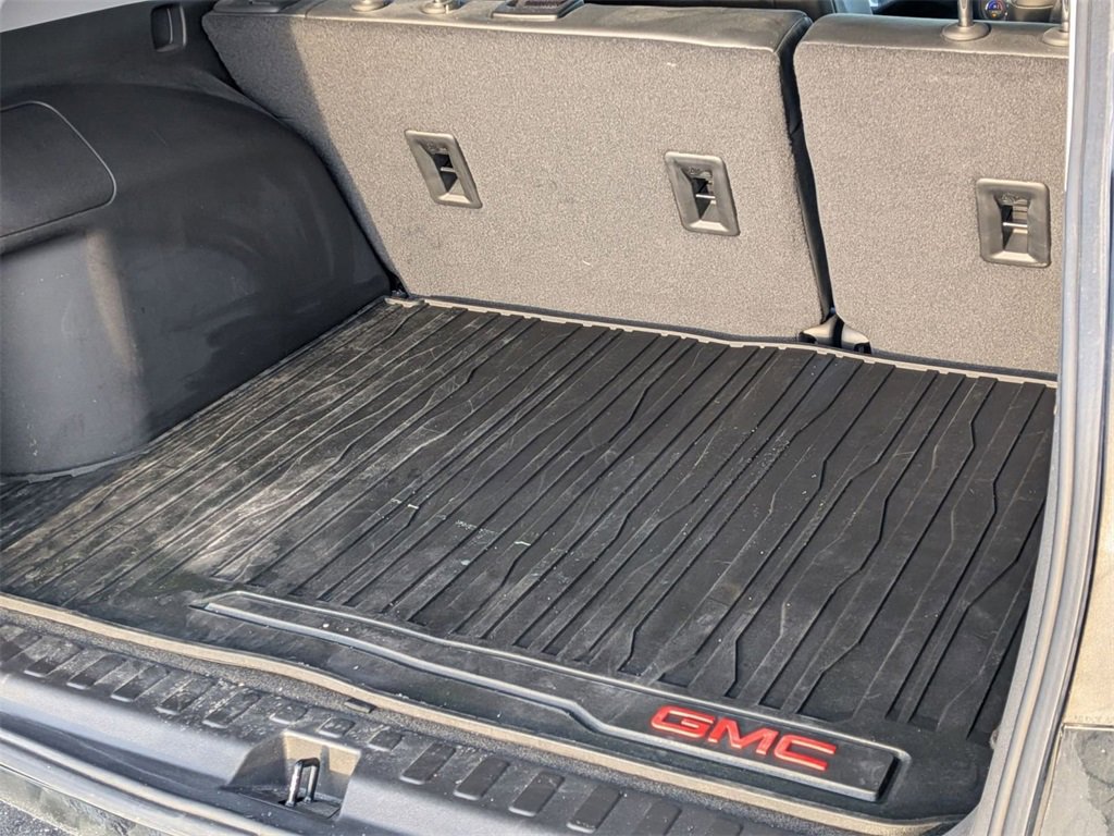 Used 2023 GMC Terrain SLT w/ Elevation Edition image 28