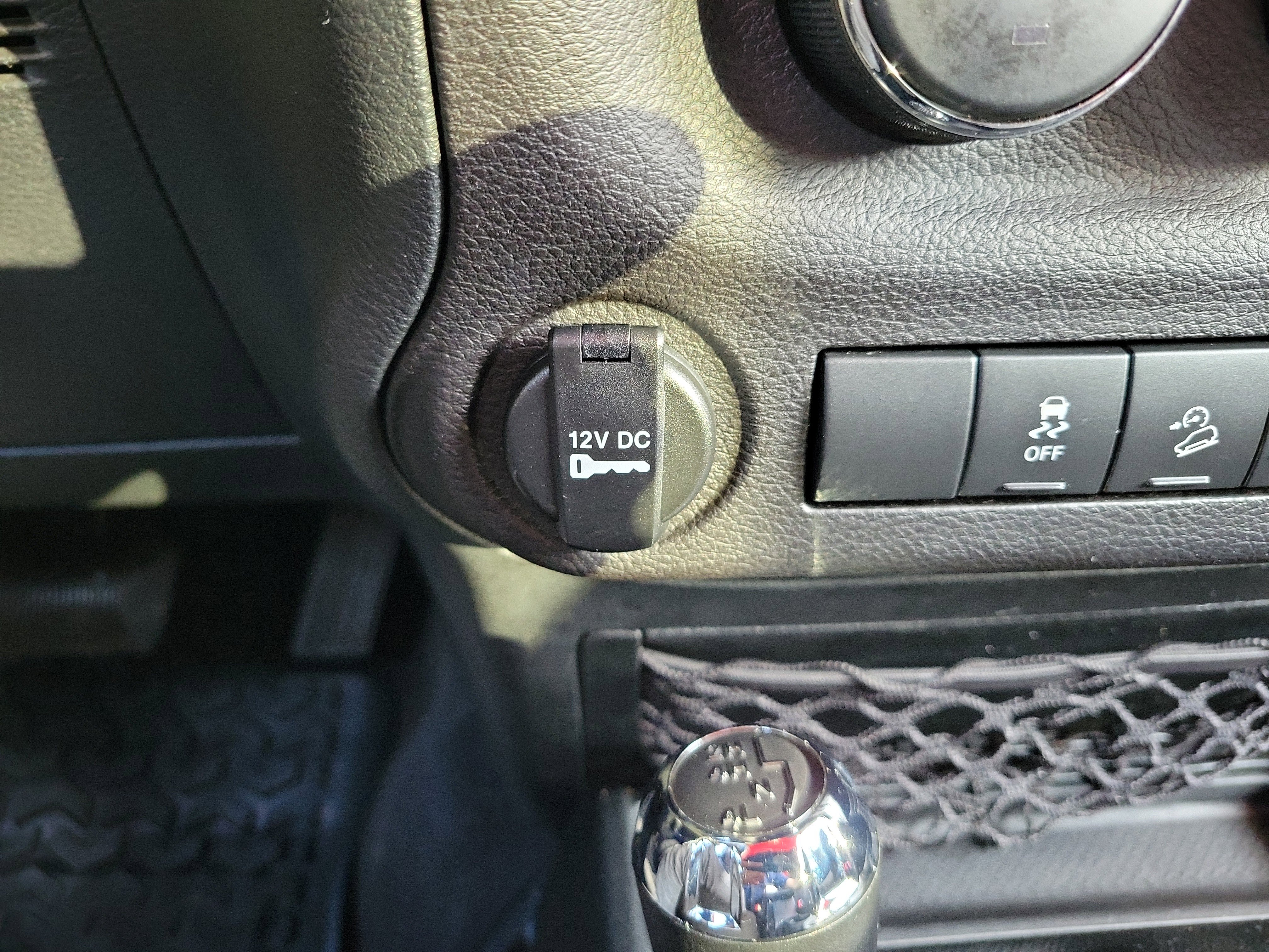 Used 2018 Jeep Wrangler Unlimited Sport w/ Connectivity Group image 27