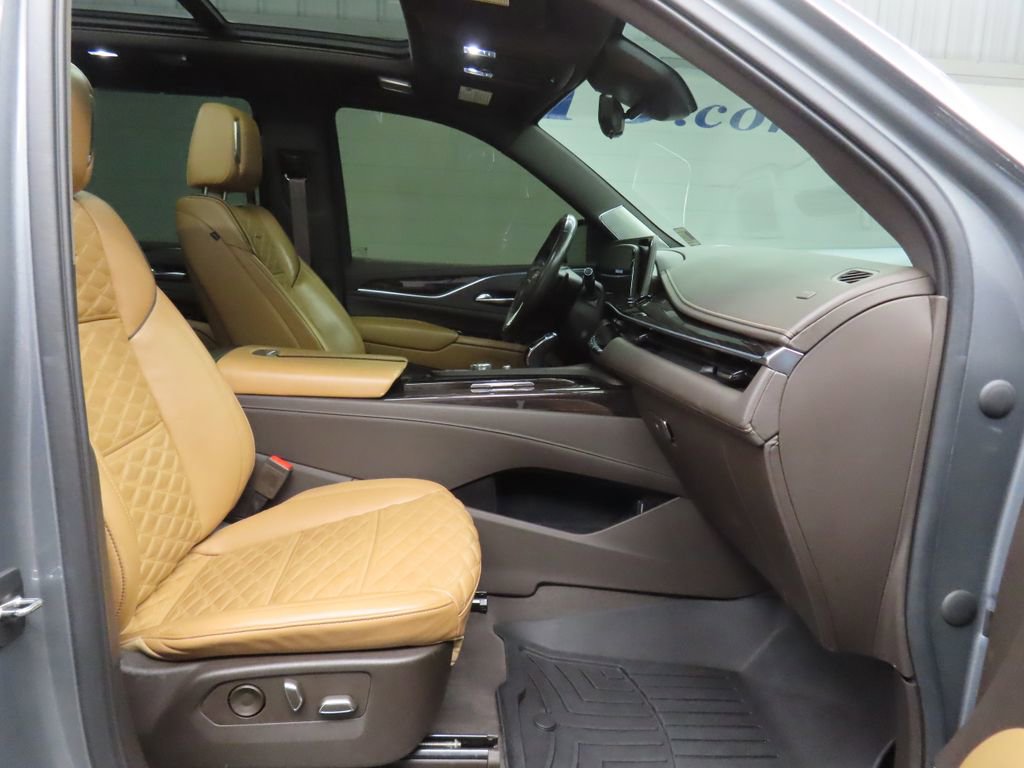 Used 2022 Cadillac Escalade Sport w/ Touring Package AWD/4WD image 40