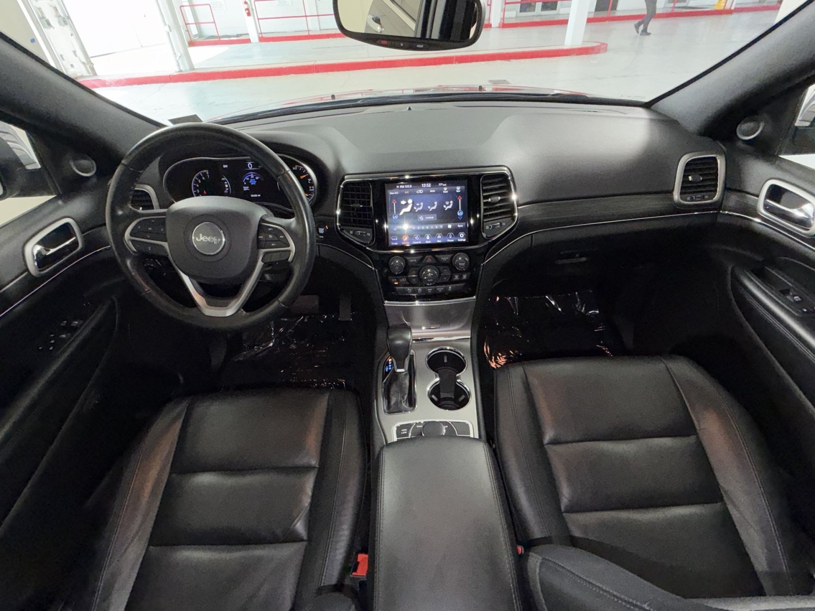Used 2020 Jeep Grand Cherokee Limited AWD/4WD image 23
