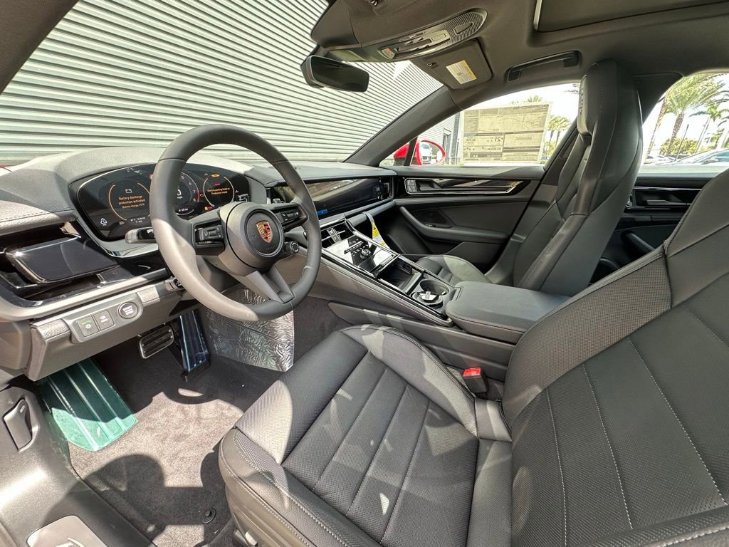 Used 2025 Porsche Panamera image 4