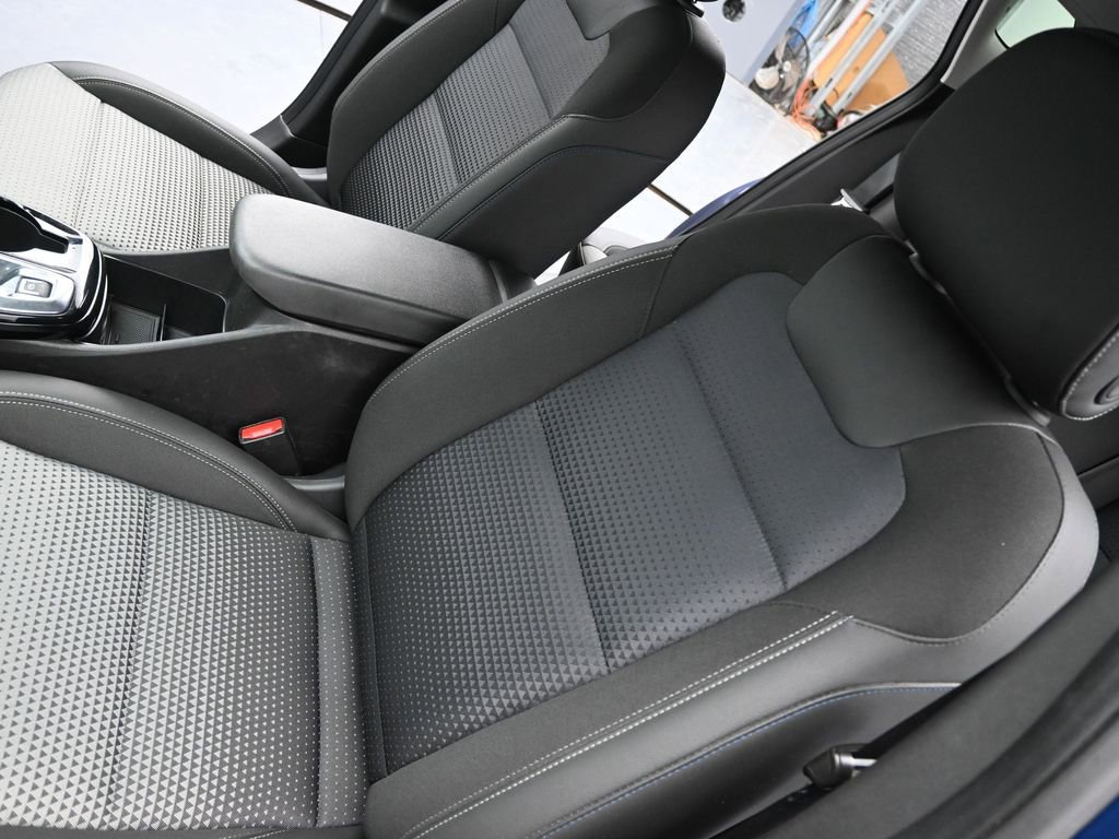 Used 2024 Chevrolet Trax LT w/ LT Convenience Package image 9