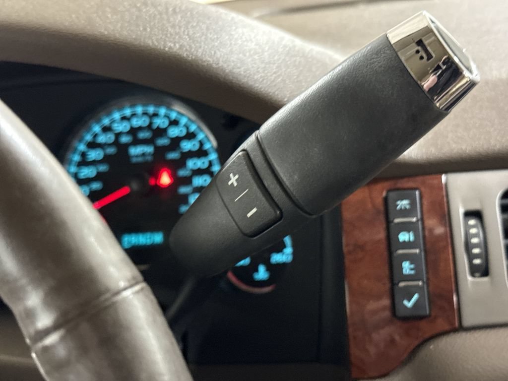 Used 2013 Chevrolet Avalanche LTZ AWD/4WD image 18