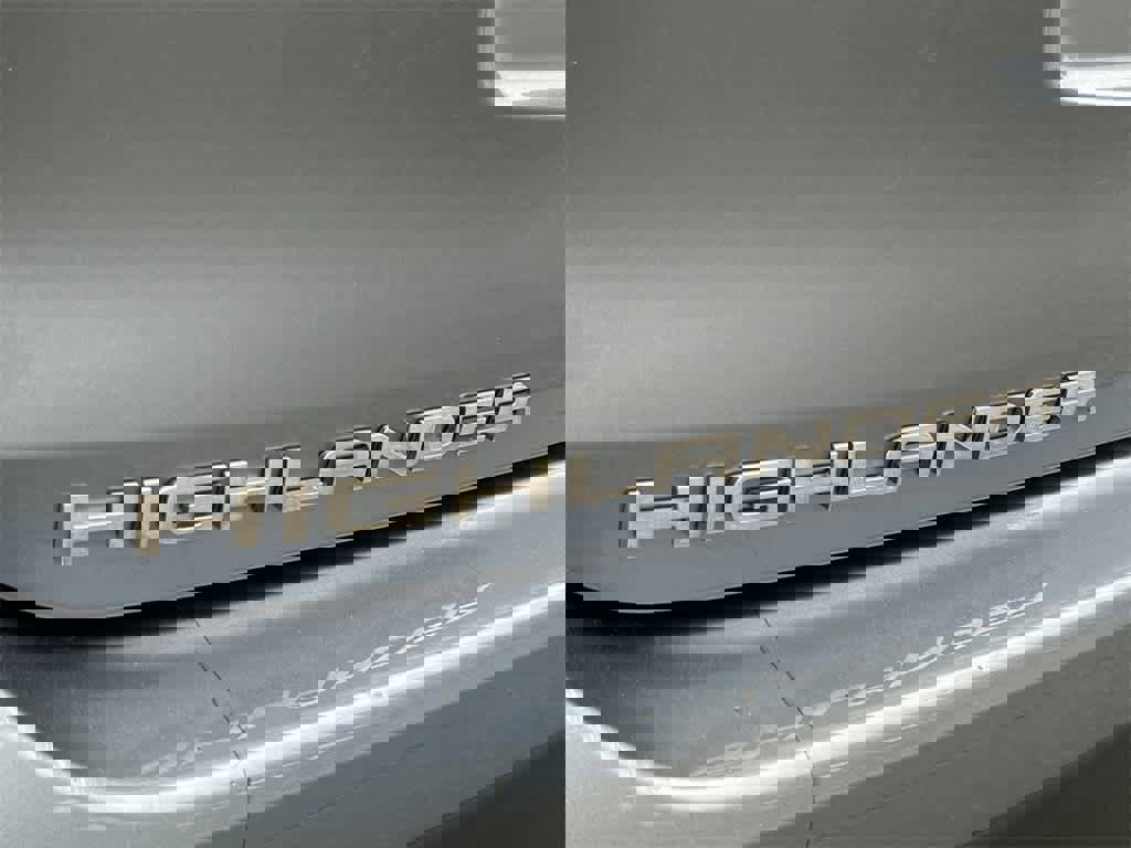 Used 2023 Toyota Highlander XLE image 10