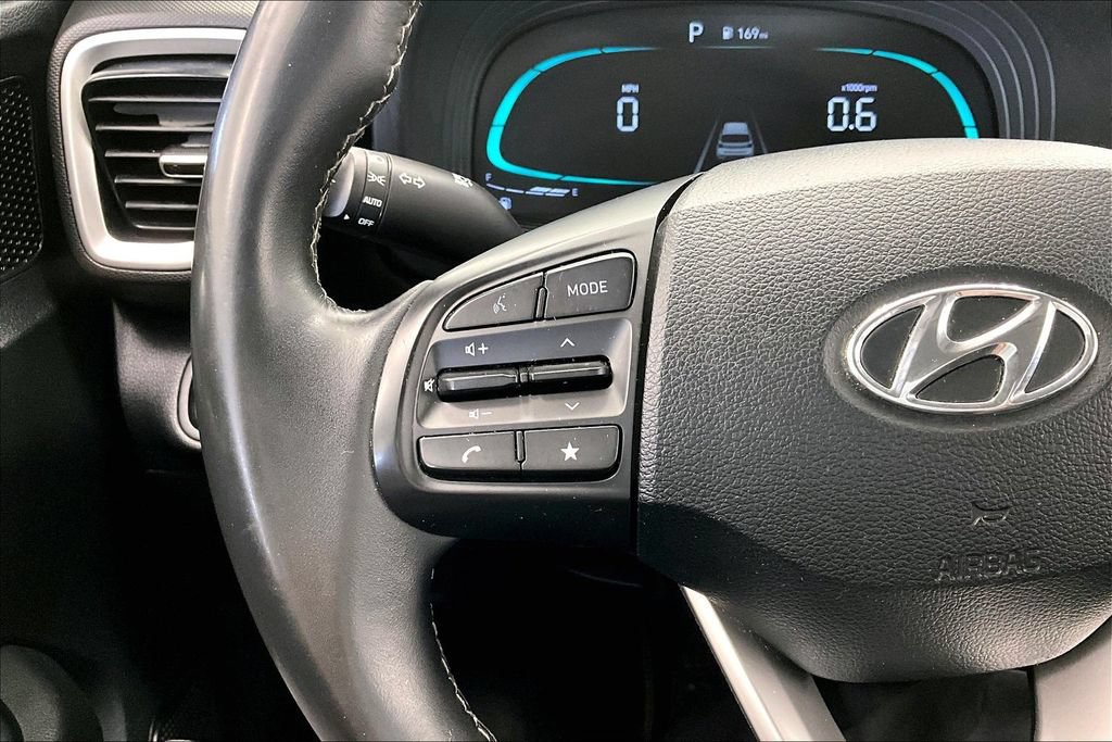 Used 2025 Hyundai Venue SEL FWD image 20