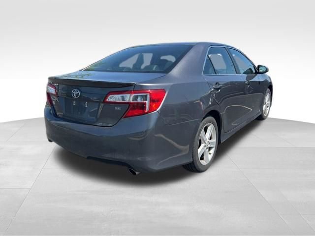 Used 2014 Toyota Camry SE w/ Moonroof Package FWD image 7