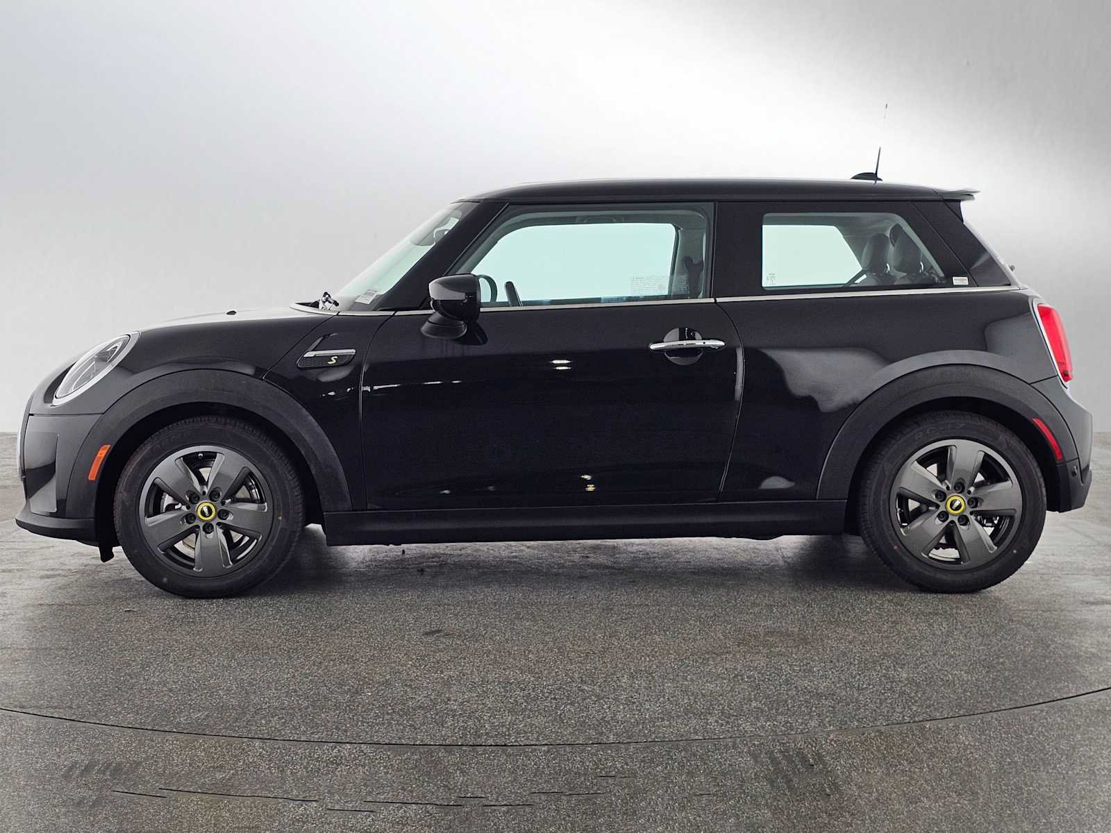 Used 2024 MINI Cooper SE FWD image 6