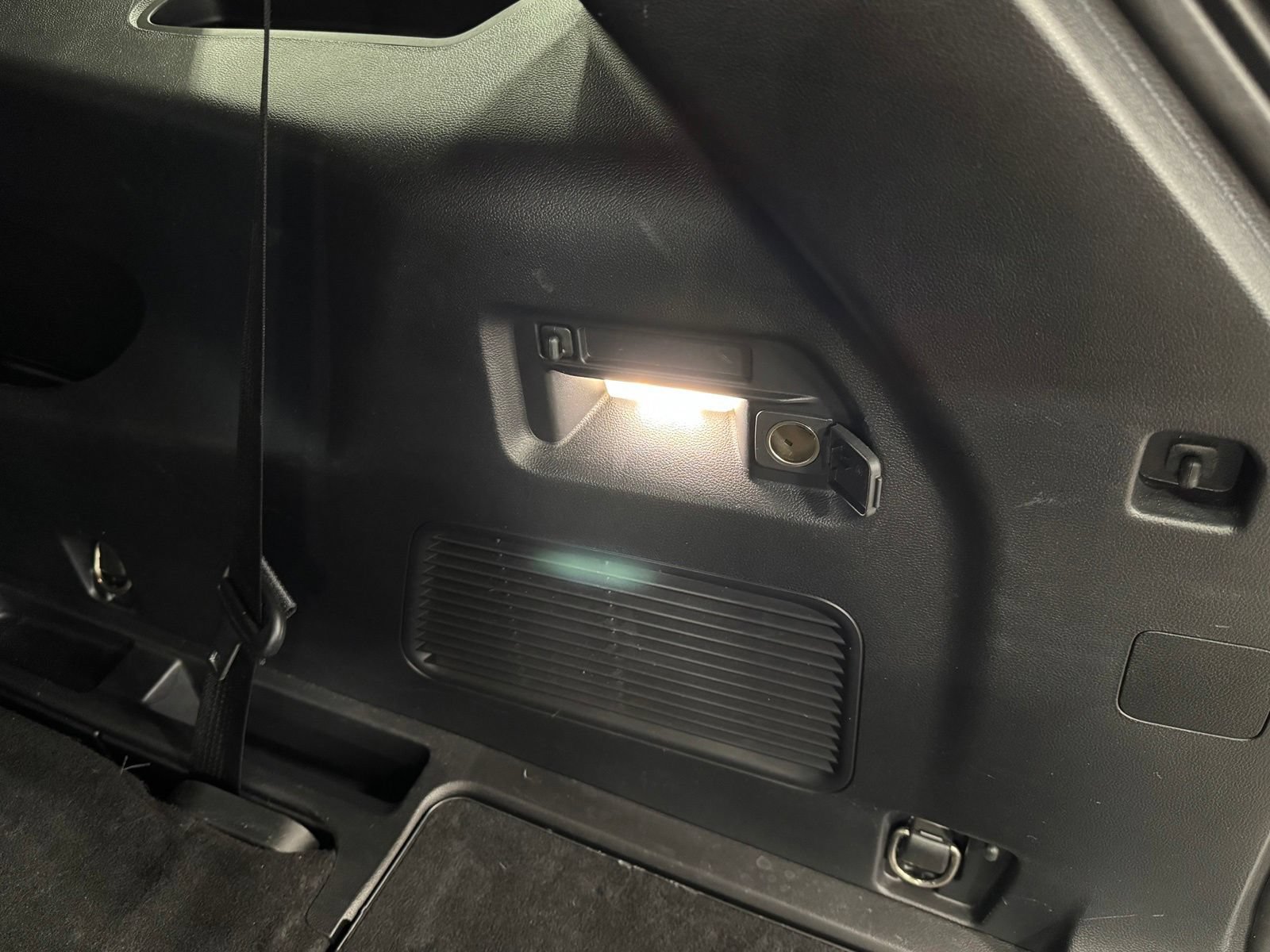 Used 2022 Ford Explorer XLT AWD/4WD image 46