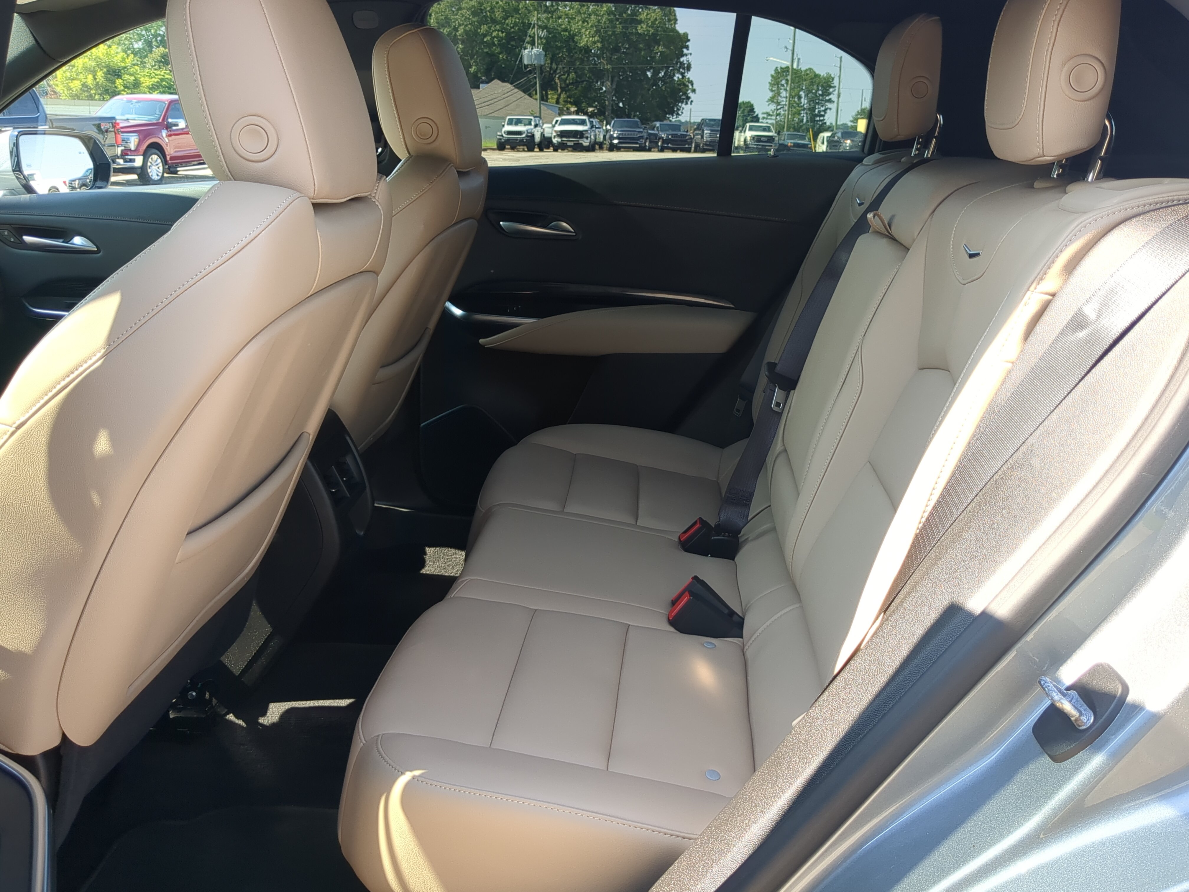 Used 2024 Cadillac XT4 Luxury FWD image 12