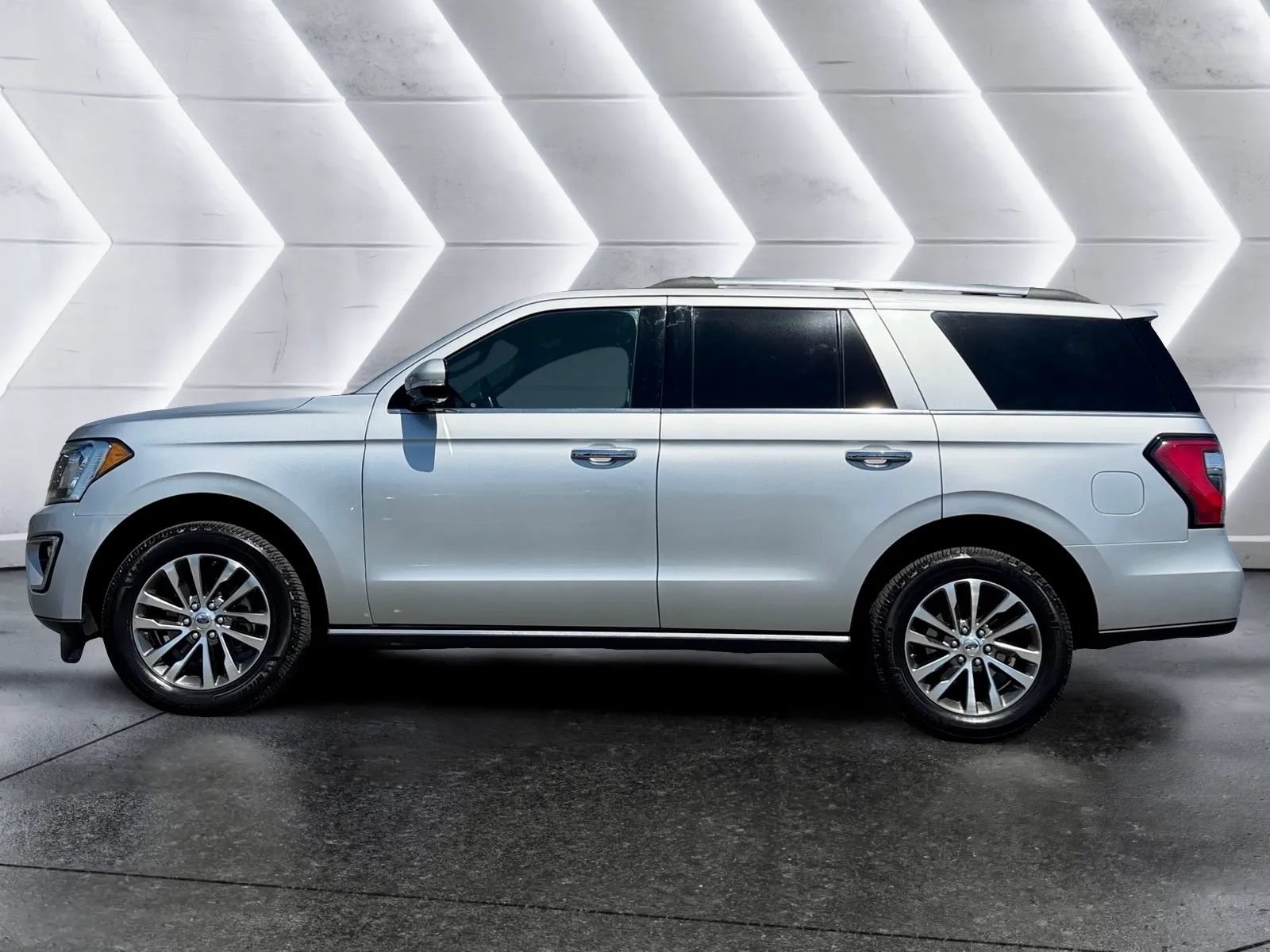 Used 2018 Ford Expedition Limited AWD/4WD image 5