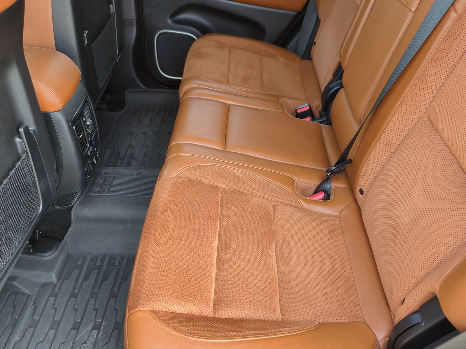 Used 2021 Jeep Grand Cherokee SRT image 25