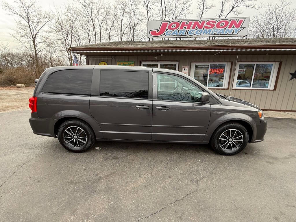 Used 2017 Dodge Grand Caravan SE image 3