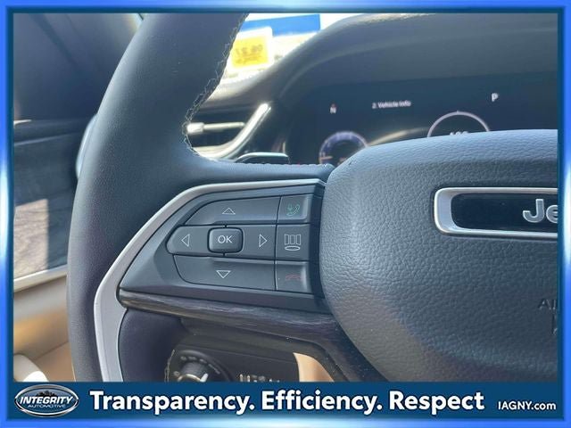 Used 2023 Jeep Grand Cherokee Limited AWD/4WD image 20