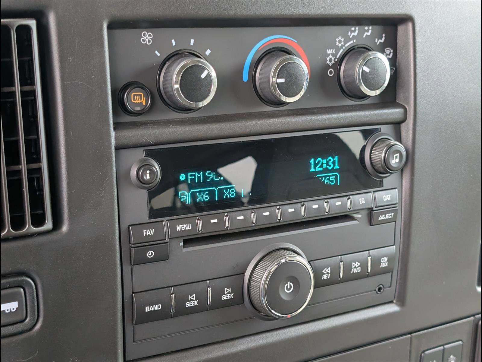 Used 2021 Chevrolet Express 3500 LT w/ LT Preferred Equipment Group RWD image 14