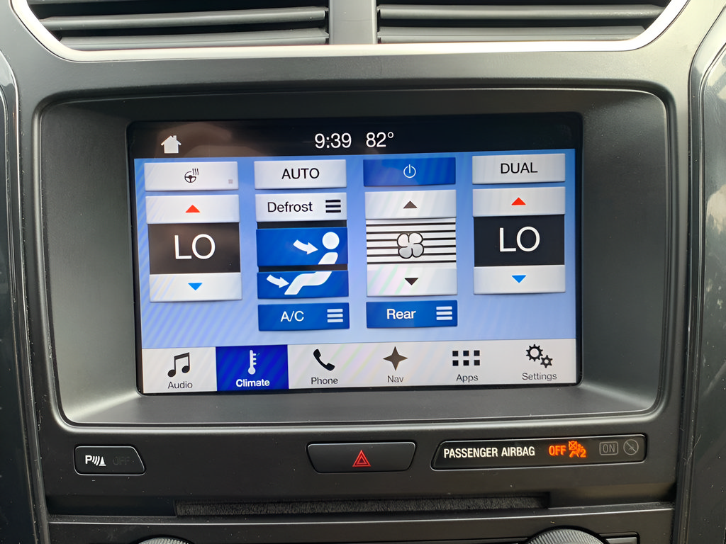 Used 2017 Ford Explorer XLT w/ Equipment Group 202A FWD image 24