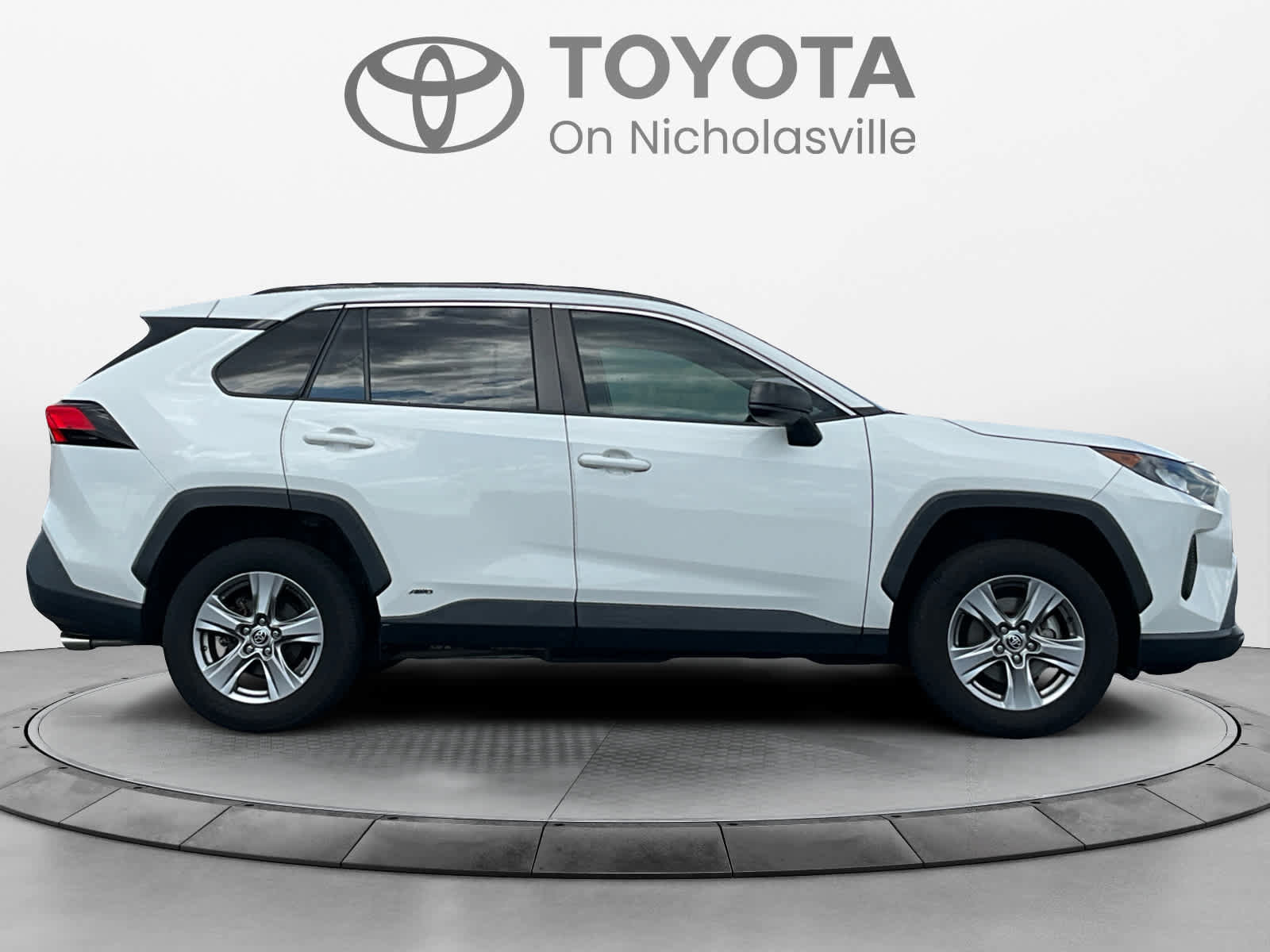 Used 2022 Toyota RAV4 LE AWD/4WD image 6