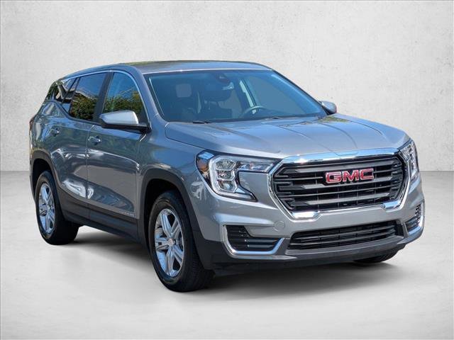Used 2024 GMC Terrain SLE image 3