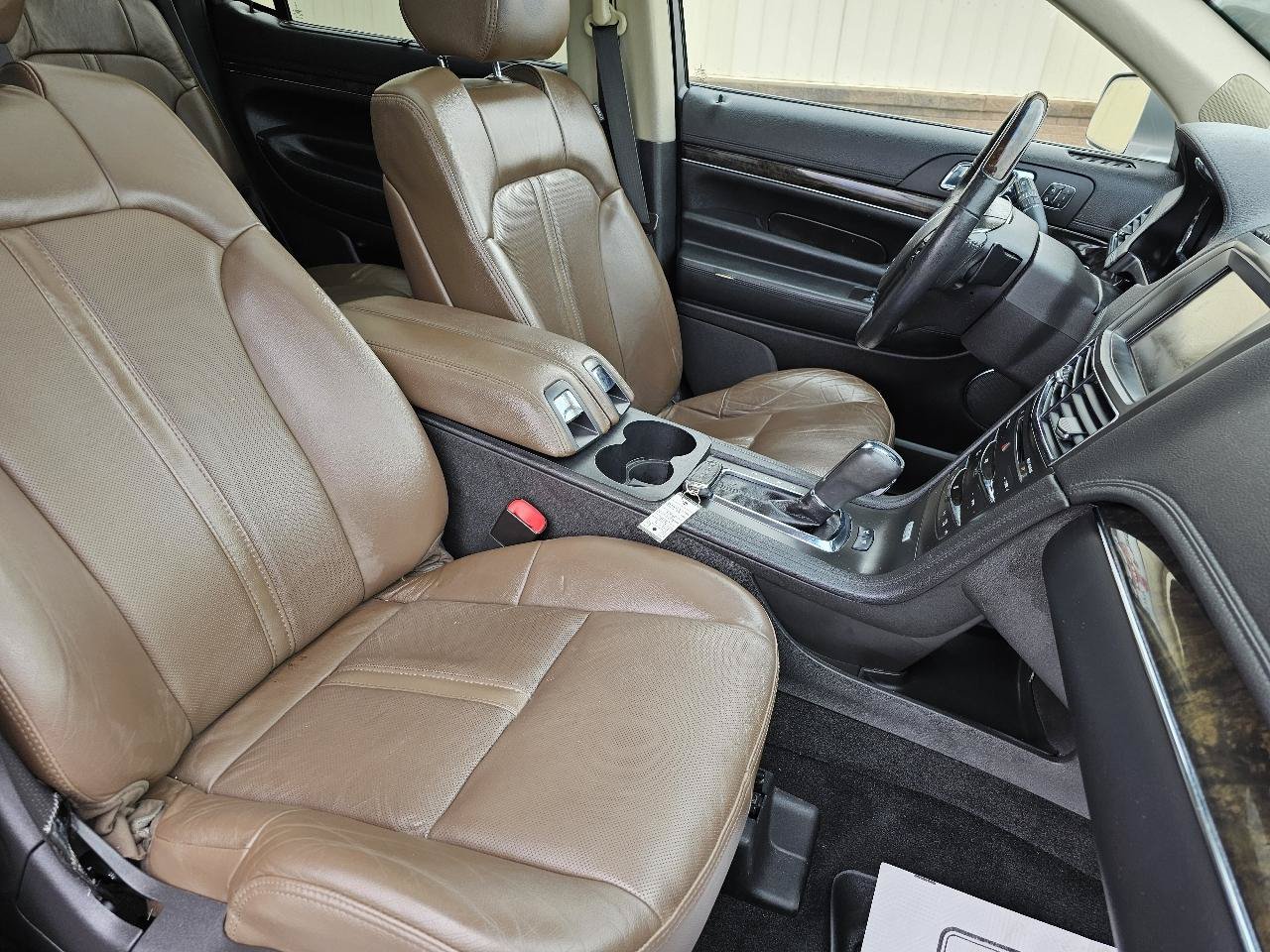 Used 2014 Lincoln MKT AWD image 27