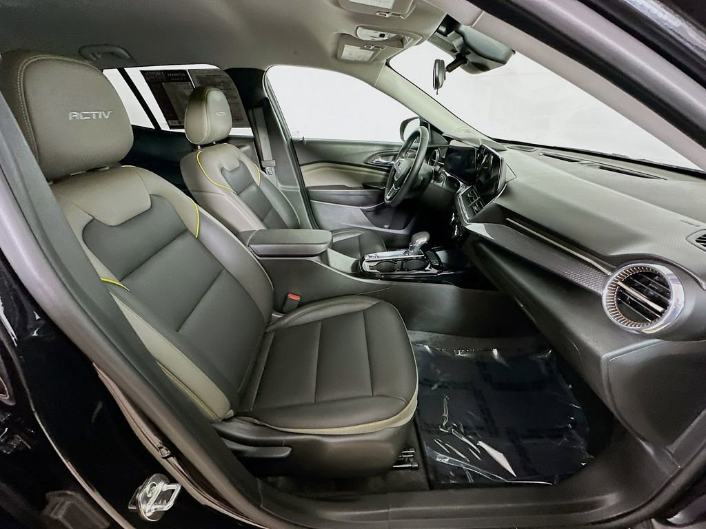 Used 2025 Chevrolet Trax ACTIV image 12